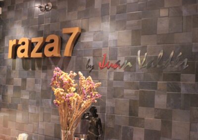 Entrada del Restaurante Raza 7 en Madrid (Barajas)